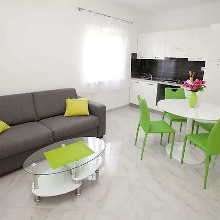 Mtv With Privatne Parking Apartment