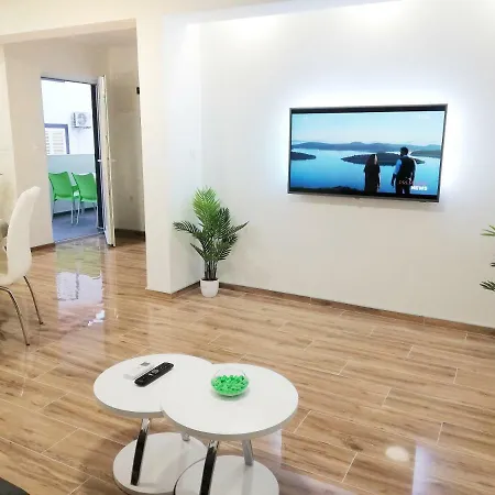 Mtv With Privatne Parking Apartment