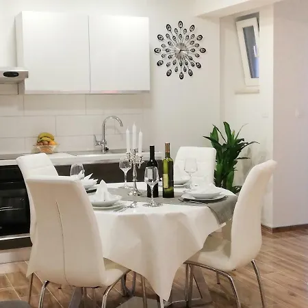 Mtv With Privatne Parking Apartment *