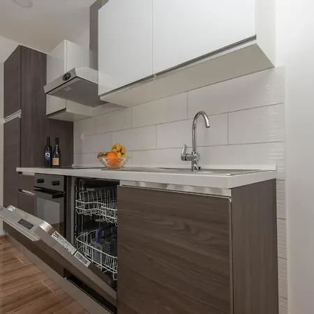 Mtv With Privatne Parking Apartment