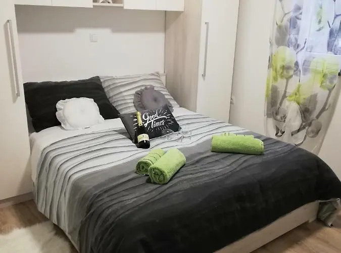 Mtv - Private Parking, Fast Wi-fi & Steps To The * 자다르